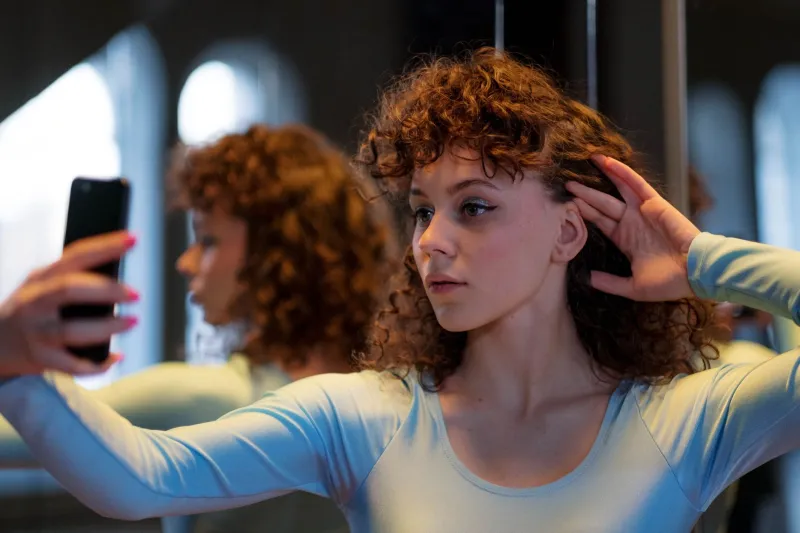 Scroll, Compare, Spiral: What Endless Dance Content Is Doing to the Way You See Yourself